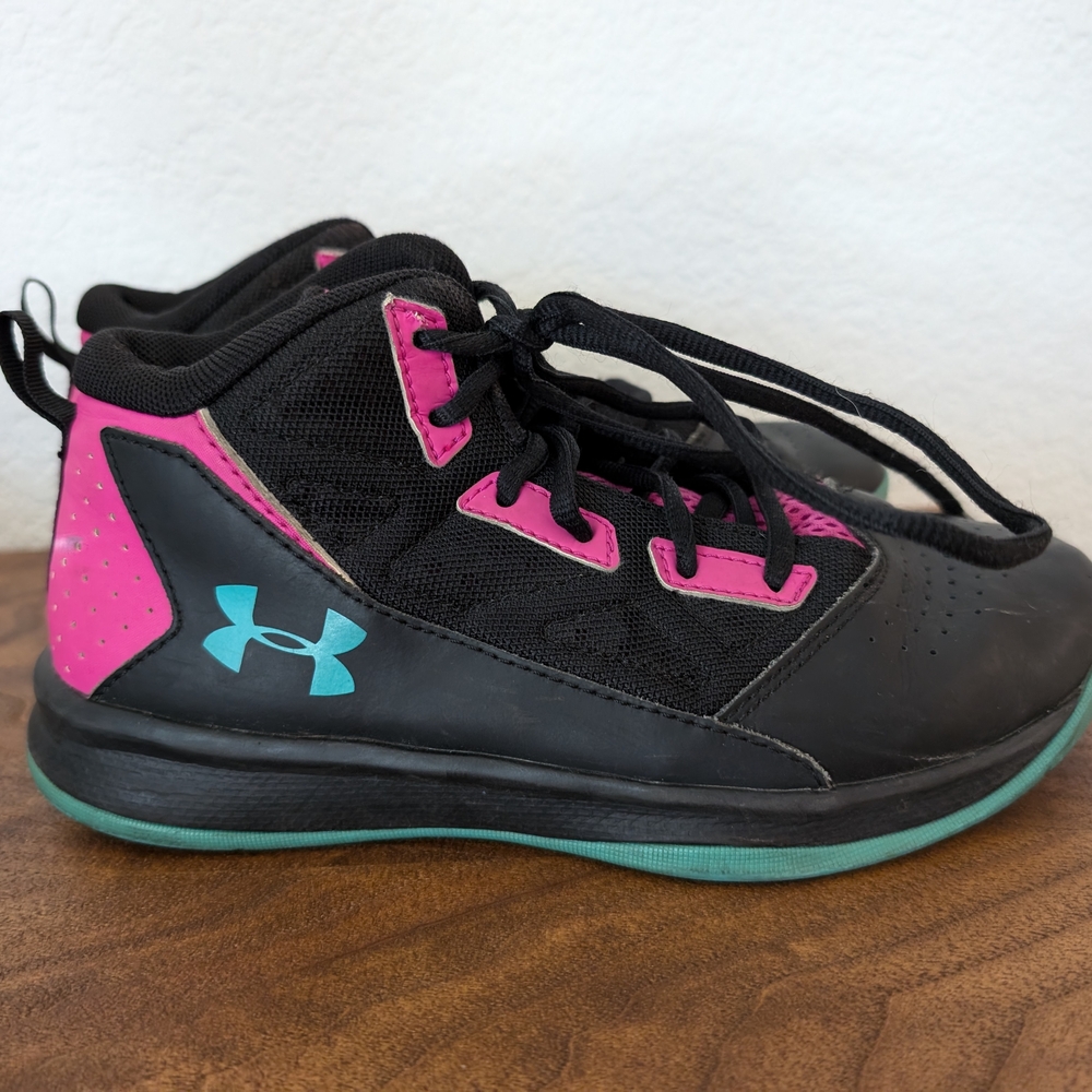 Under Armour Girl's UA Jet Mid Running Shoe, Black/Pink/Teal, Size  Big Kid